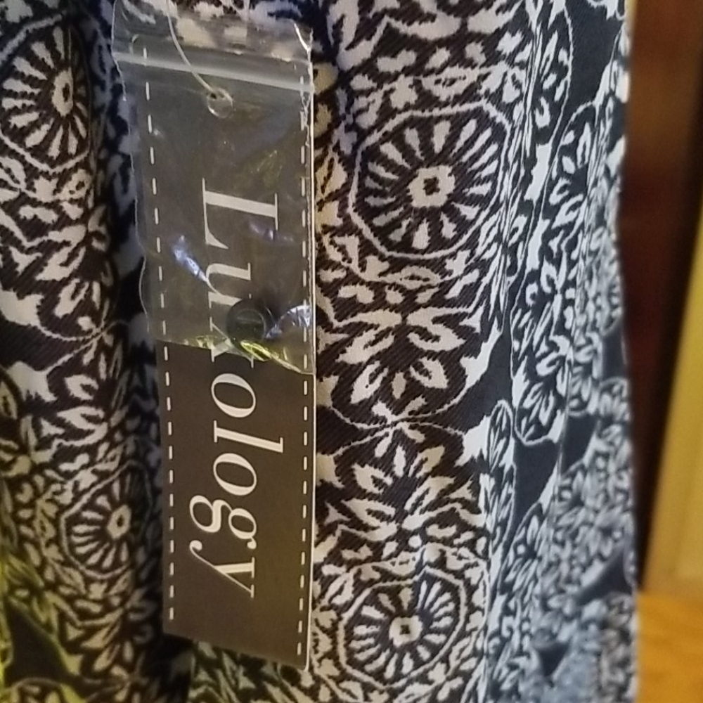 Dress - Picture 5 of 6